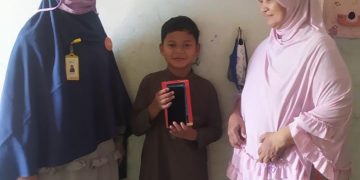 Bantuan Smartphone Bagi Siswa Dari Lazismu