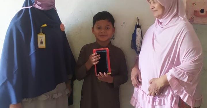Bantuan Smartphone Bagi Siswa Dari Lazismu