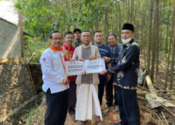 Rusak Tertimpa Longsor, Dai Muhammadiyah Ini Terima Bantuan Bedah Rumah Dari Lazismu