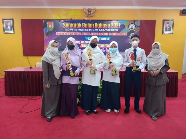 Banjir Prestasi, SMP M Plus Juara Umum Lomba Bahasa Inggris