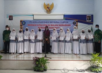 Komunitas Literasi MTs Muhammadiyah 1 Muntilan Terbitkan Buku Antologi Cerpen
