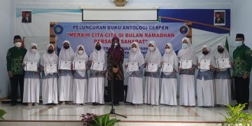 Komunitas Literasi MTs Muhammadiyah 1 Muntilan Terbitkan Buku Antologi Cerpen
