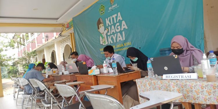 Jaga Kyai dan Santri, MCCC Selenggarakan Vaksinasi dan Pembagian HS Di Pesantren Muhammadiyah