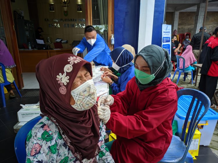 Serbuan Vaksinasi Muhammadiyah Sasar Warga Kawasan Rawan Bencana 3 Merapi