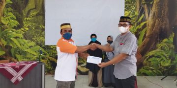 Jama’ah Pengajian Al Ahda Serahkan Bantuan Erupsi Semeru Melalui Lazismu