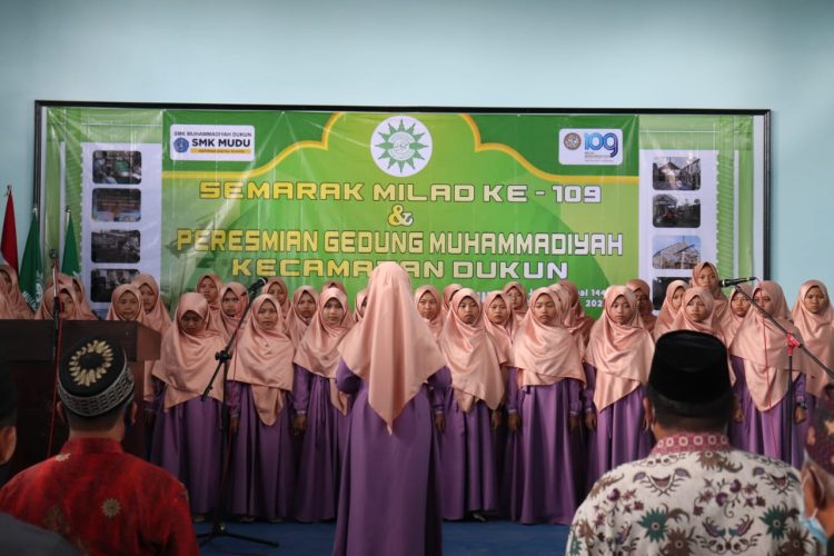 Keren! Santriwati MBS Mutu Dukun, Nyanyikan Mars Muhammadiyah Dengan Bahasa Arab