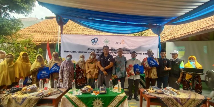 PAM JAYA Salurkan Bantuan Bekerja Sama Dengan Lazismu dan Aisyiyah