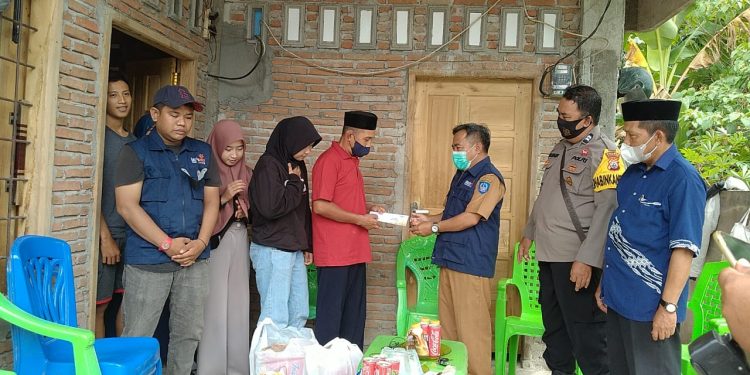 Lazismu Bantu Beasiswa Mahasiswi Pengangkut Semen Di Pinrang