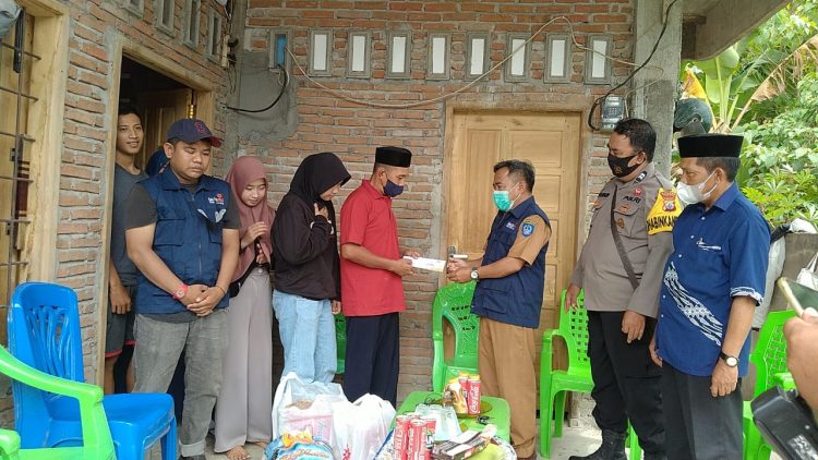 Lazismu Bantu Beasiswa Mahasiswi Pengangkut Semen Di Pinrang
