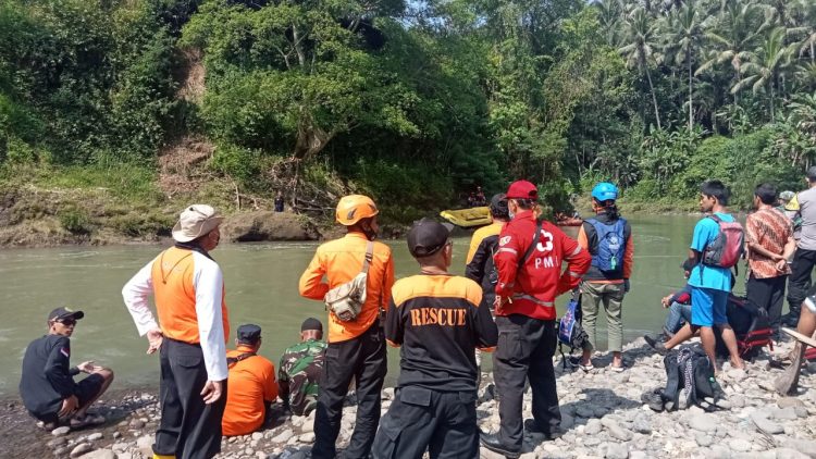 MDMC Bersama Unsur Tanggap Bencana Temukan Santri yang Hanyut di Sungai Elo