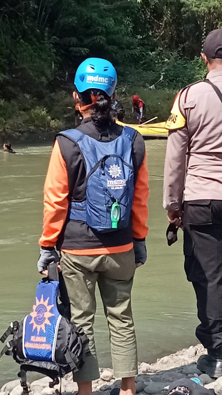 MDMC Bersama Unsur Tanggap Bencana Temukan Santri yang Hanyut di Sungai Elo