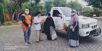 Ibunda Ustadz Arifin Ilham Donasi Armada Pick Up Untuk Lazismu