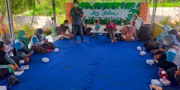 Emak – emak Relawan Edukasi Covid-19, Ceritakan Suaminya Yang Tidak Mau Di Vaksin