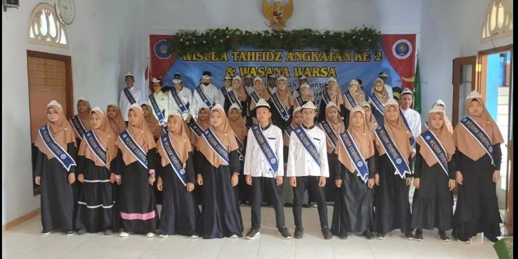 Wisuda MTs Muhammadiyah 1 Muntilan, Beri Penghargaan Penghafal Al Quran