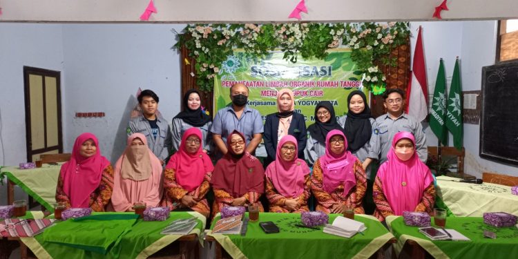 Penanganan Sampah Organik Rumah Tangga Melalui Kerjasama UNISA Yogyakarta Dan BSA Treko Magelang