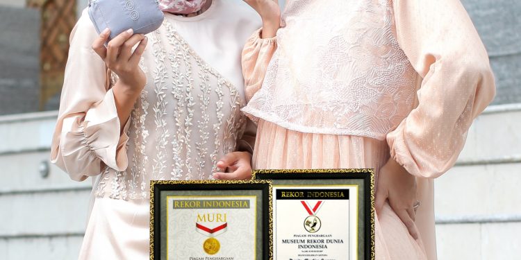 Inovatif, Mukena dan Sajadah Dengan Lipatan Terkecil