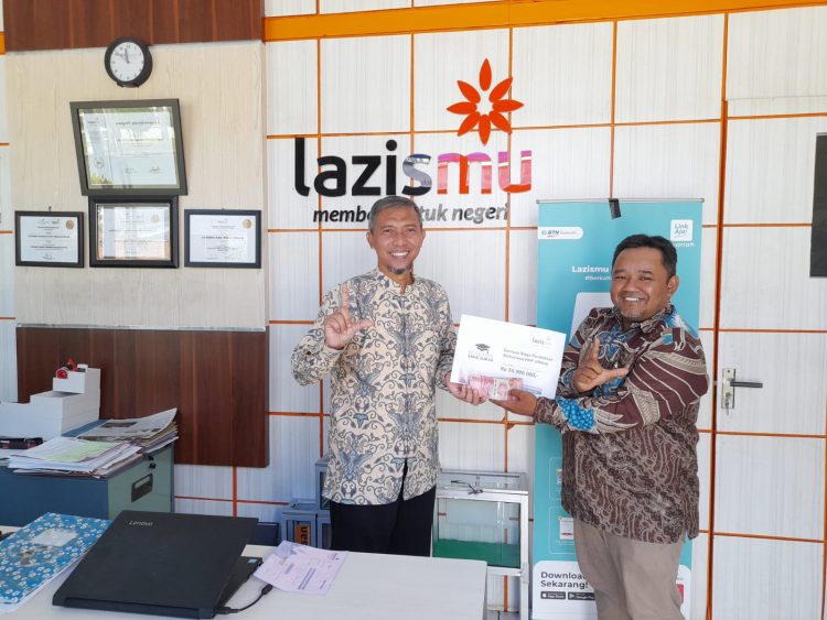 Beasiswa Lazismu Bagi 10 Mahasiswa FKIP Unikal