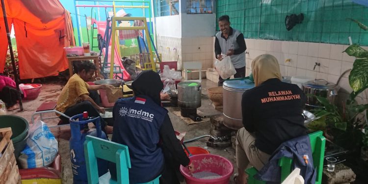 Geliat Juru Masak Dapur Umum Poskor Muhammadiyah Di Cianjur