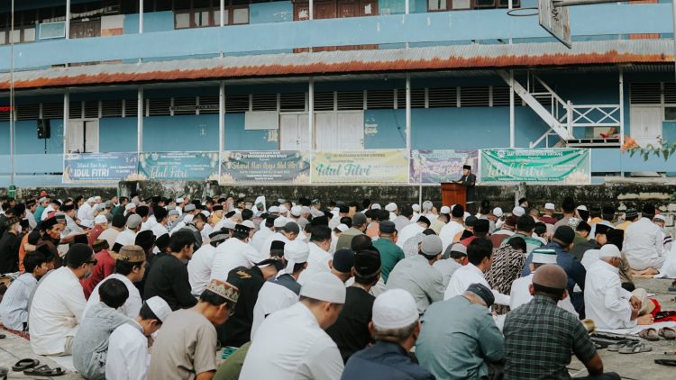 Ribuan Jamaah Memenuhi Lapangan SMA Muh Sintang Kalimantan Barat  Melaksanakan Sholat Idul Fitri