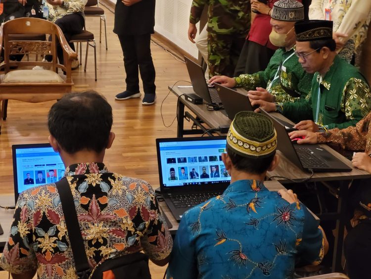 Deg-dengan Siapa yang Terpilih ?