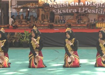 Full Senyum Fortasi SMA Muhammadiyah 1 Muntilan tampilkan 10 Display Ektsrakulikuler dan 11 Lifeskill