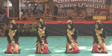 Full Senyum Fortasi SMA Muhammadiyah 1 Muntilan tampilkan 10 Display Ektsrakulikuler dan 11 Lifeskill