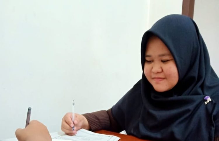 Guru SMP M Plus Sambak Sabet Medali Emas di Olimpiade IPA Tingkat Nasional