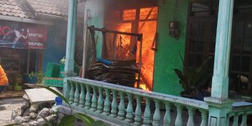 Warga Muhammadiyah Gerak Cepat Bantu Taufiq Muhajirin yang Rumahnya Terbakar