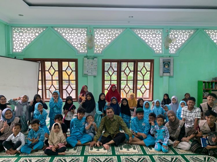 Penguatan Literasi Digital Anak TPA dan Jangan kecanduan HP di Gedung Dakwah Al-Islam Donokerto Turi Sleman
