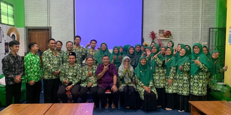 Pelatihan Penyusunan Instrumen Kognitif, dan Analisis Kualitas Butir Instrumen dengan Teori Tes Modern Guru ISMUBA SD Muhammadiyah Karangkajen Yogyakarta