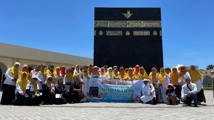 Membangkitkan Semangat Wisata Religi Di Kalangan Ibu-ibu ‘Aisyiyah Kec. Salam Kab. Magelang