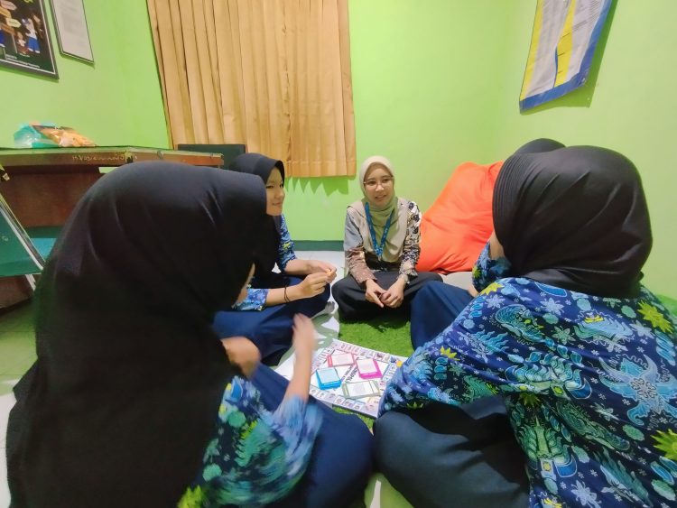 Permainan Monopoli Sebagai Media Interaktif Untuk Meningkatkan Kemampuan Pengelolaan Emosi Secara Asertif