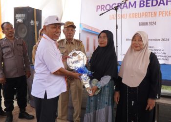 Peringati Milad Muhammadiyah ke-112, Lazismu Kabupaten Pekalongan Serahkan Bantuan Relokasi Rumah Korban Banjir Rob