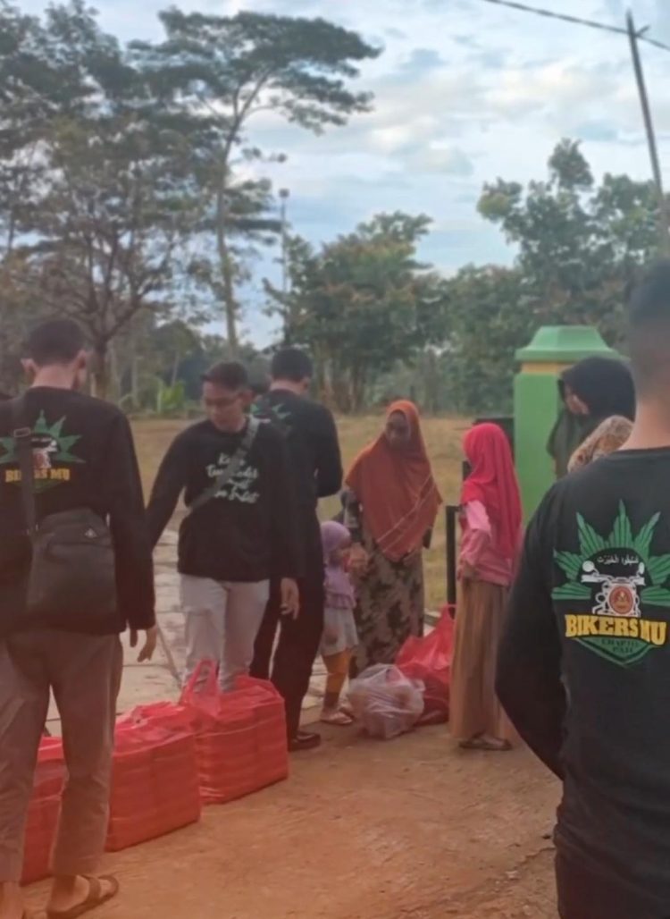 BikersMu Chapter Pati Jateng Berbagi Takjil