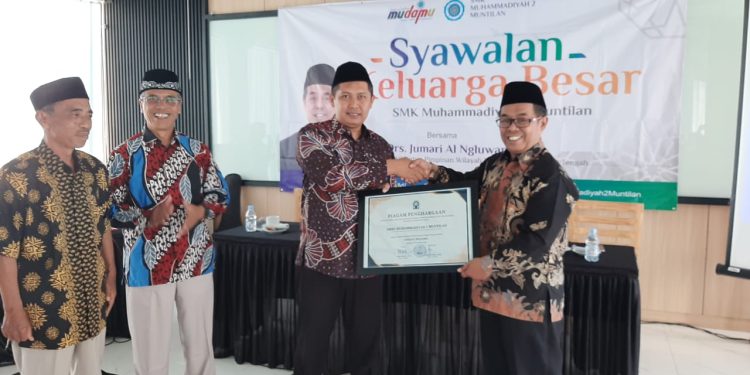 Keluarga Besar SMK Mudamu Muntilan Gelar Syawalan Ceria di Ketep Pass