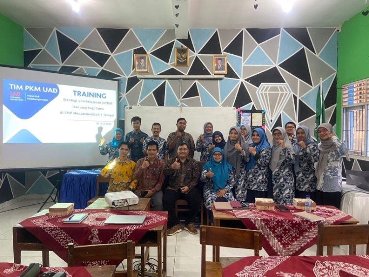 Pelatihan Strategi pembelajaran Joyfull learning bagi Guru di SMP Muhammadiyah 1 Tempel