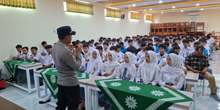 SMK Muhammadiyah 1 Muntilan Gandeng Polsek Muntilan Tingkatkan Literasi Kamtibmas Siswa