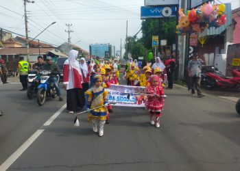 Parade Drum Band TK Aisyiyah Pekalongan Semarakkan Milad ke-113 Muhammadiyah