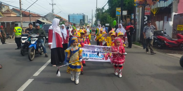 Parade Drum Band TK Aisyiyah Pekalongan Semarakkan Milad ke-113 Muhammadiyah