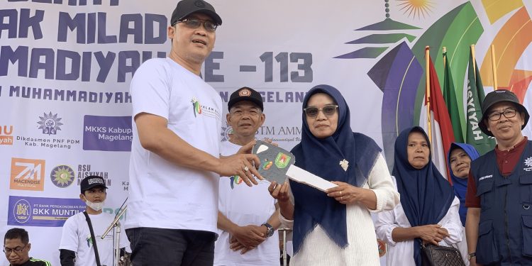 Peringati Milad Persyarikatan, Muhammadiyah Kabupaten Magelang Adakan Jalan Sehat Bersama