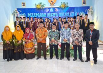 MTs Muhammadiyah 1 Muntilan Wisuda 25 Tahfidz, Perkuat Komitmen Cetak Generasi Qur’ani
