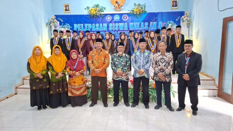 MTs Muhammadiyah 1 Muntilan Wisuda 25 Tahfidz, Perkuat Komitmen Cetak Generasi Qur’ani