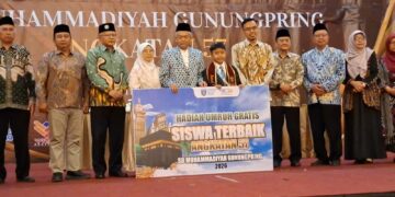 Wisuda SD Muhammadiyah Gunungpring Muntilan Bertabur Prestasi, Siswa Terbaik Raih Hadiah Umrah