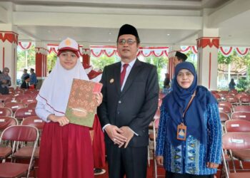 Peroleh Nilai Sempurna TKA 2026, Siswi SD Muhammadiyah 1 Muntilan Mendapat Penghargaan Dari Bupati