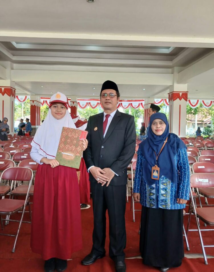 Peroleh Nilai Sempurna TKA 2026, Siswi SD Muhammadiyah 1 Muntilan Mendapat Penghargaan Dari Bupati