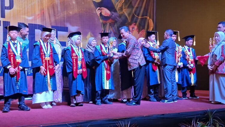 SD Mutual Kota Magelang Raih Nilai TKA Tertinggi se-Magelang, Wisuda Angkatan XX Bertabur Penghargaan