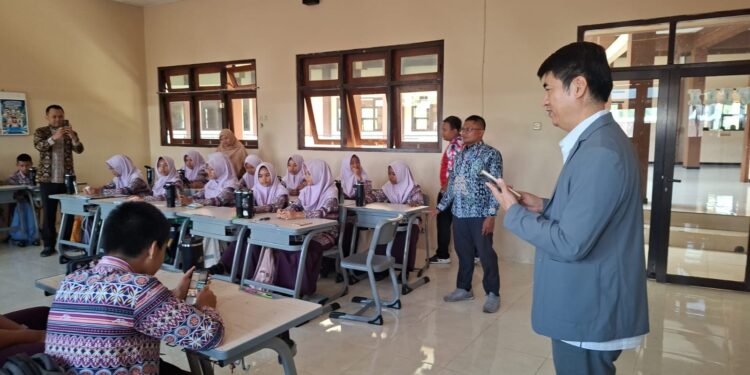 SMP MPlus Gunungpring Diproyeksikan Jadi Pilot Program Mandarin dan AI, Buka Jalan Pendidikan Bertaraf Global