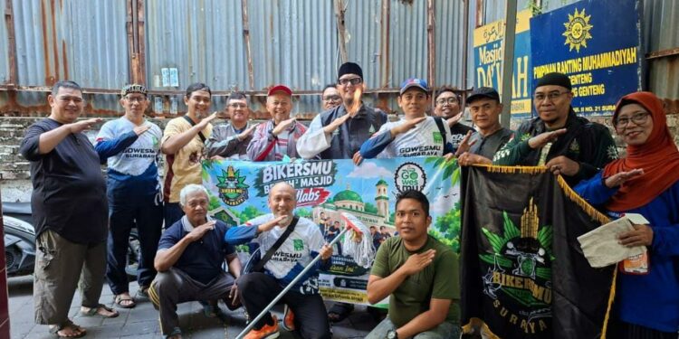 BikersMu Chapter Surabaya dan GowesMu Kolaborasi Bersihkan Masjid Lewat Program BBM