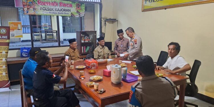 Balada Guru Enjang, Kebaikan Berbalas Pentungan