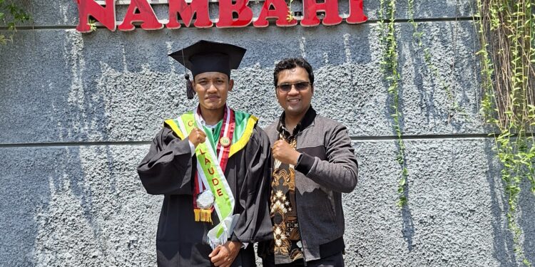 Di Tengah Dua Amanah, Wildan Masykuri Raih Magister Penelitian dan Evaluasi Pendidikan dengan Predikat Cum Laude